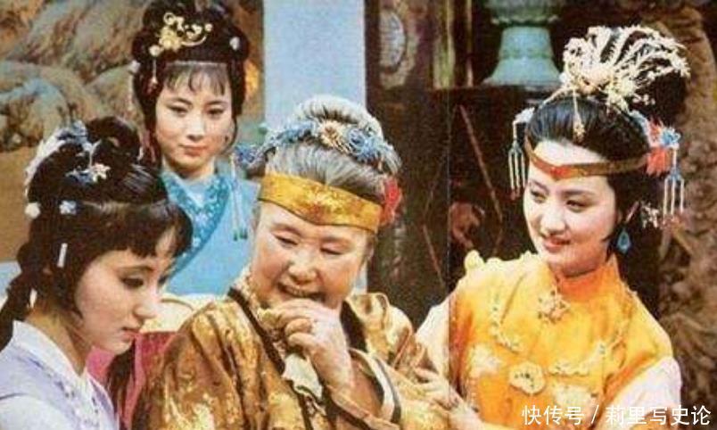 王熙凤|贾母那么宠爱王熙凤,她病危时,为什么贾母只给了半碗粥?