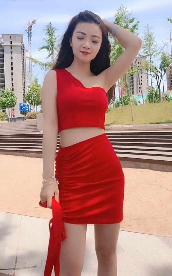 身材|都市风韵的少女,与包臀裙搭配,展现女性的玲珑身材!