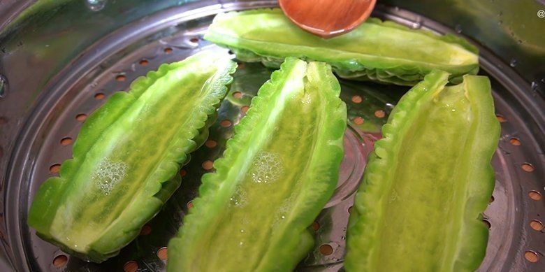 最近很火的苦瓜做法,饭店一份卖58,在家做成本不到5元,真解馋