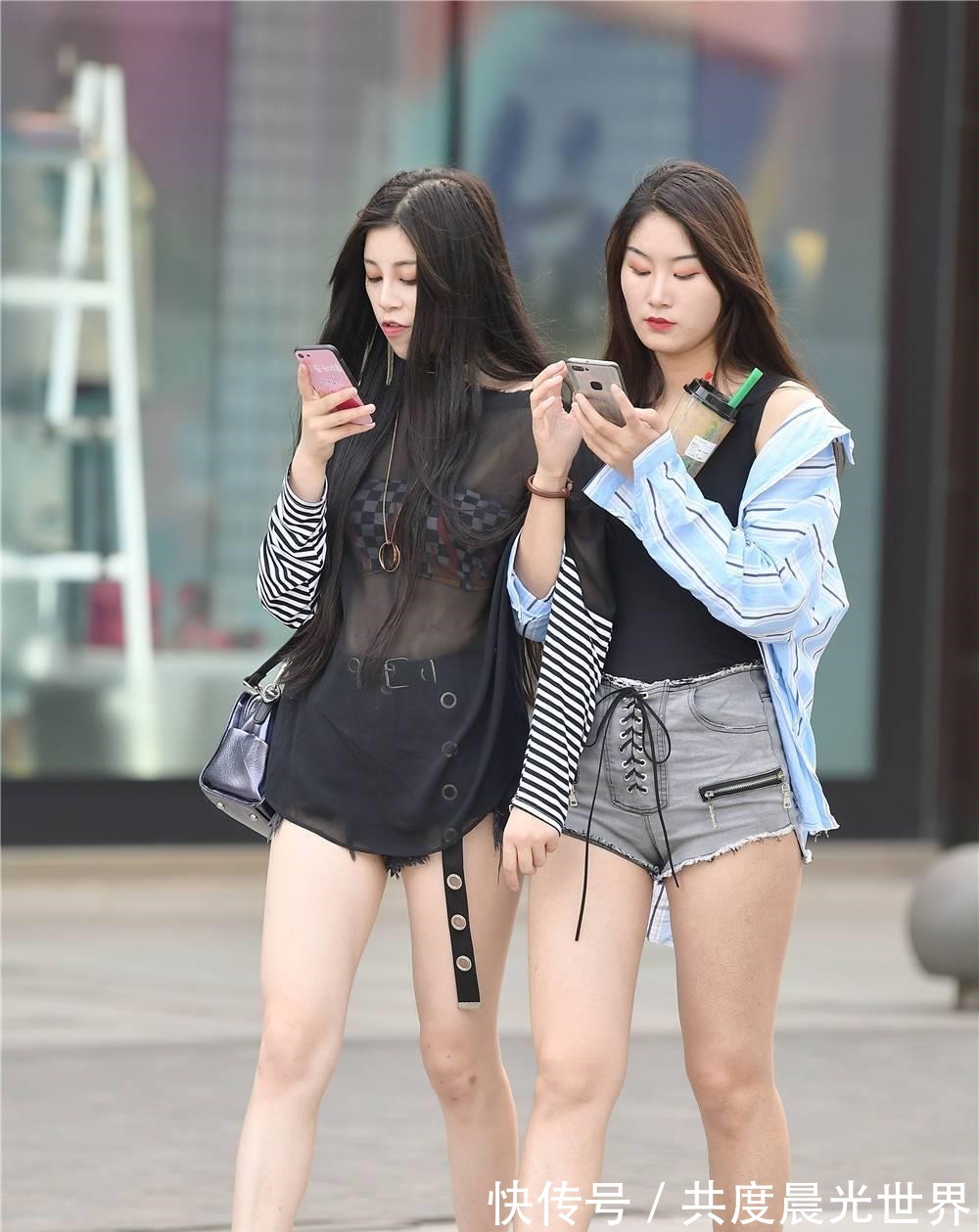 姐妹 和姐妹一起逛街,如何搭配出不同的味道,有自己独特的搭配风格!