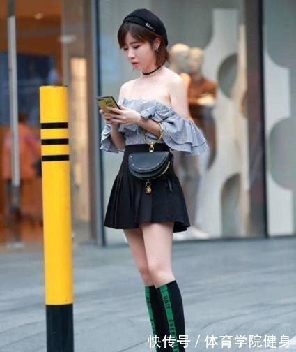 百褶裙 一字肩皱褶衫搭配黑色短裙,气质迷人,时髦又洋气!