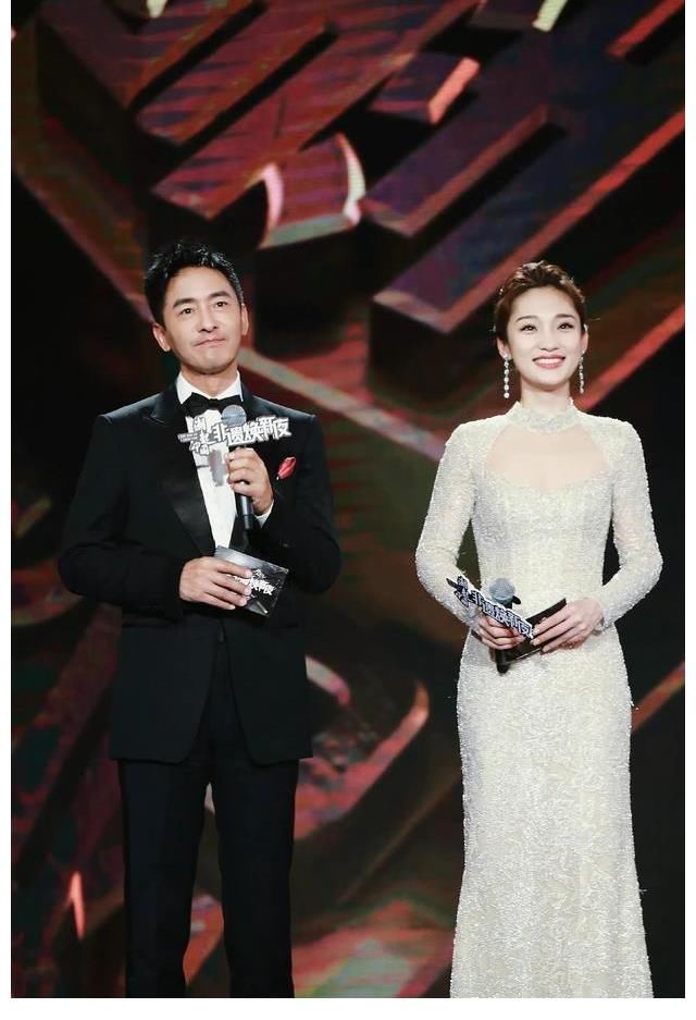 郭曉冬和藍羽老師主持《潮起中國非遺煥新夜，真是帥哥美女