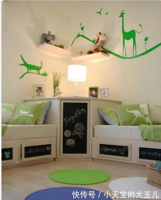 收纳|儿童房不做上下铺,现在流行2张床靠墙放,中间转角收纳柜