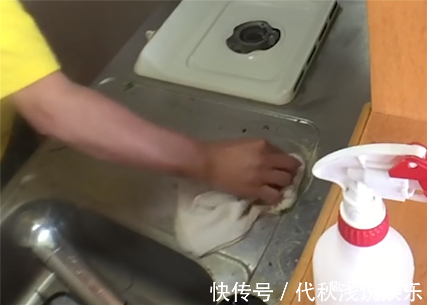保洁师们|日本人家政有多牛?打工人19㎡的家垃圾堆到胸口,保洁师:小场面
