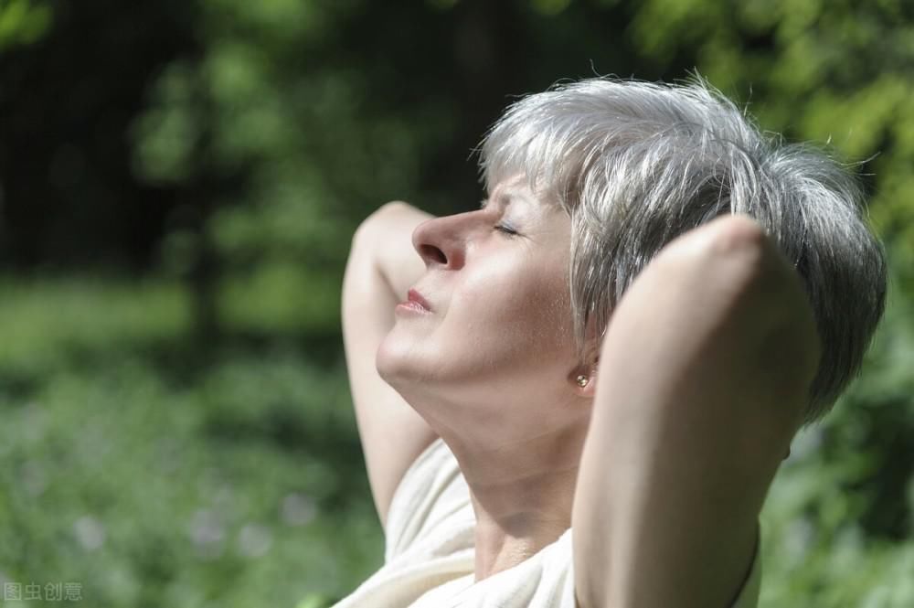 中年|每天喝牛奶能补钙清华教授大错特错,真正补钙的是这3事