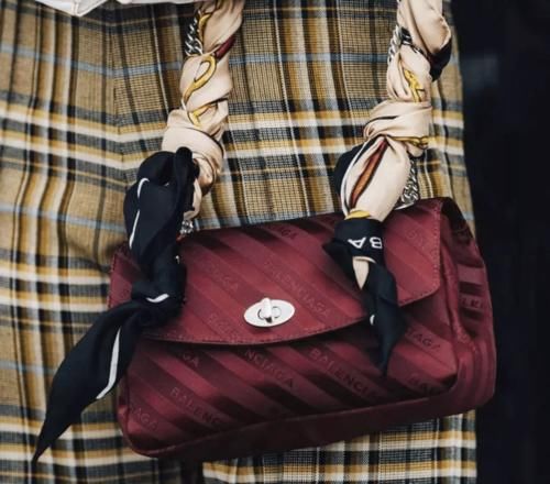 一条丝巾的5种“时髦系法”，让你时髦显瘦不撞衫！