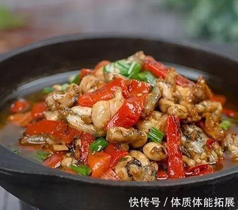 八道酒楼旺销特色菜!