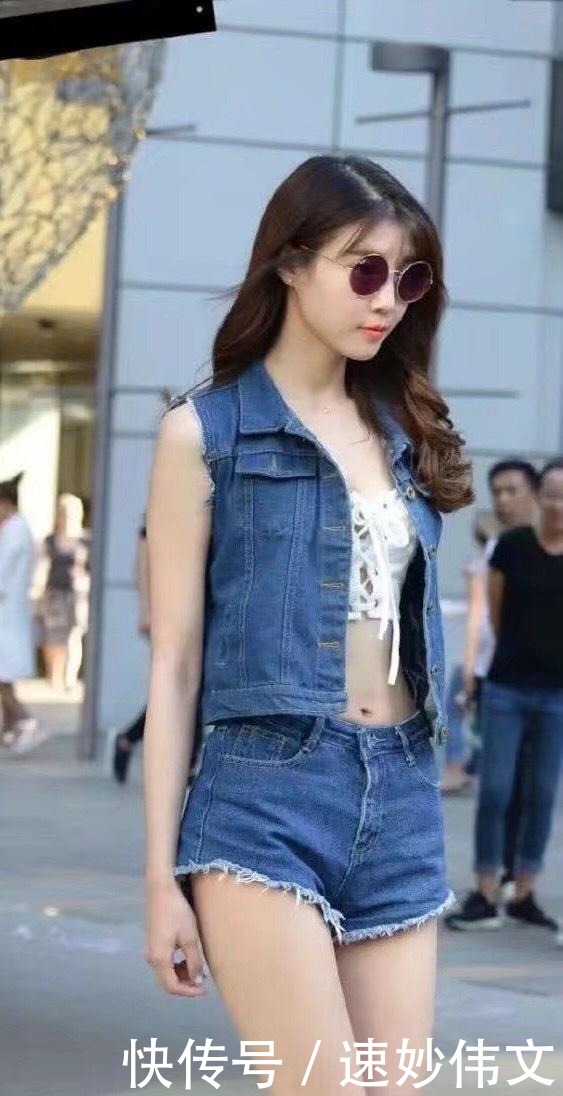 短裤|美女很有女王气质范,穿无袖上衣搭配牛仔短裤,能玩出新花样