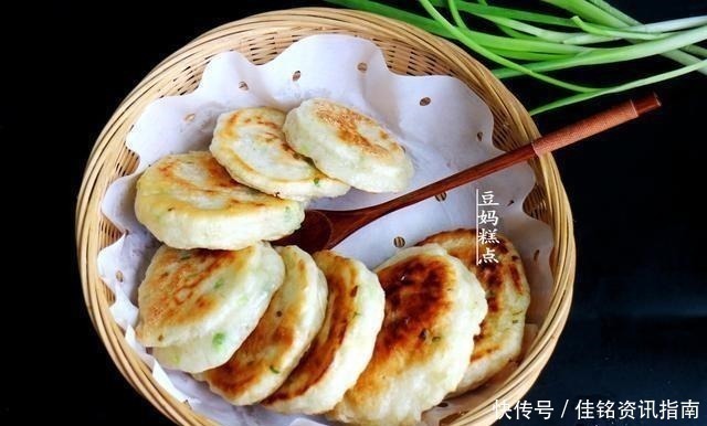 手不沾面，教你做葱花饼，早起5分钟搞定，越放越香软