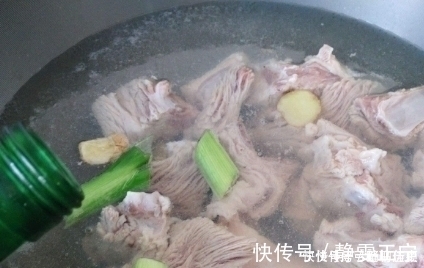 炖排骨|炖排骨，直接焯水是大错！大厨教你一招，排骨软烂无腥味，特鲜香