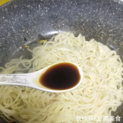 好吃|小白也能轻松学会的葱油拌面，不油腻超好吃哦