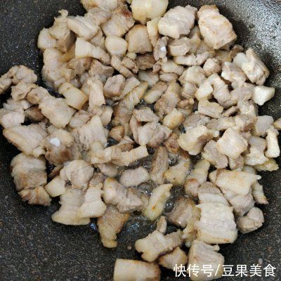 大厨教我的家庭版红烧肉的做法，确实比我自己做的讲究