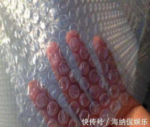 快递盒中的''气泡膜''别扔了,放在卫生间里,实用还省钱,聪明