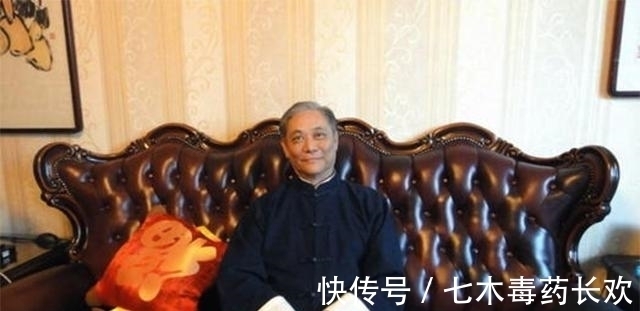 徒弟@京剧大师张学津一生无子,逝世后全体徒弟跪拜:我们都是您的儿子