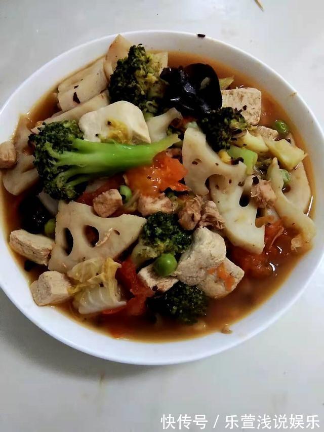 豌豆|家常大炖菜五:八种食物巧妙相聚一锅,看似复杂却简单如一