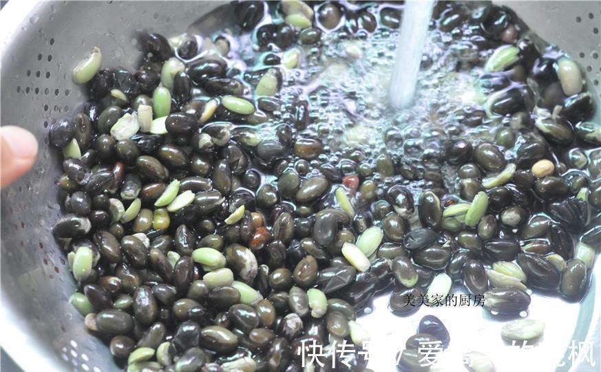 黑豆糕|夏天湿气重,补药一堆,不如吃它一块,清爽粉糯,凉吃更带劲!