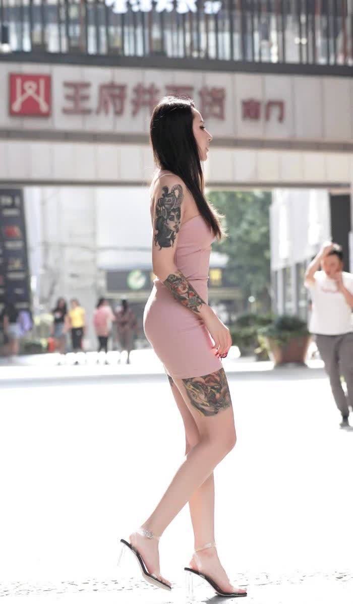 粉色|精致女人, 粉色吊带连衣裙, 穿出时尚少女感