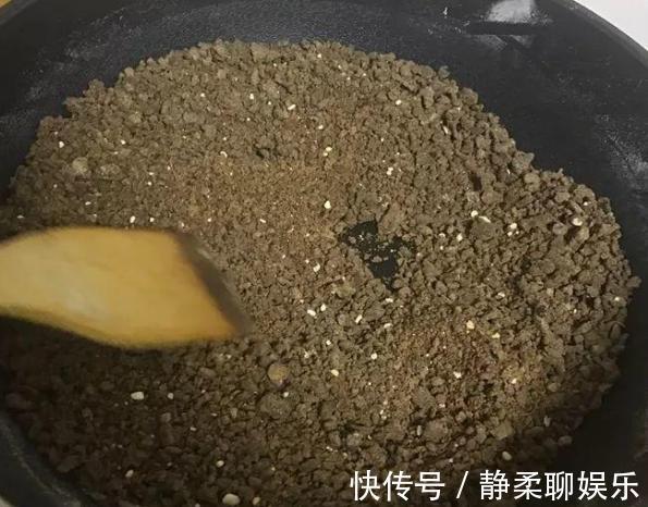 养花旧土,按这2步“翻新”,无菌、无害虫,营养更全面