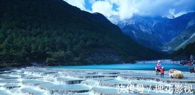 玉龙雪山|中国“壮美”雪山，有冰川与草坪美景，雪峰连绵不断，非常壮观