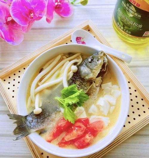 白色情人节限定美味 鲫鱼豆腐汤