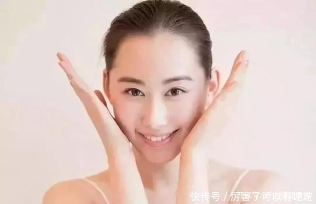 皮肤科医生：想美白的人，两种食物尽量少吃，以免黑素赖着不走