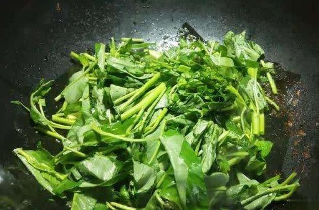 它是天然“碱性蔬菜”,钙是西红柿12倍,7月正当季,遇到就是福