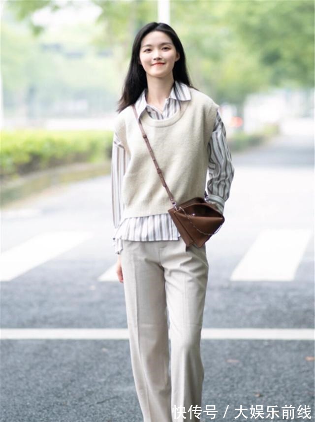 时髦 “衬衫+马甲”是早秋的标配，青春时尚又显瘦，你最喜欢哪一套！