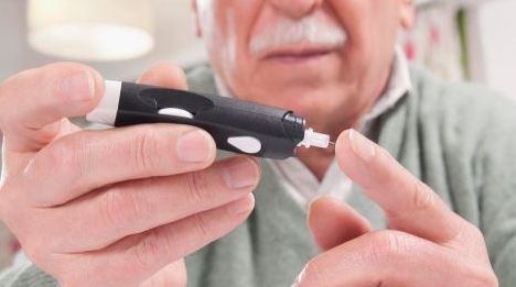 糖尿病患者|糖尿病来敲门,医生:身体往往有3种征兆,需警惕