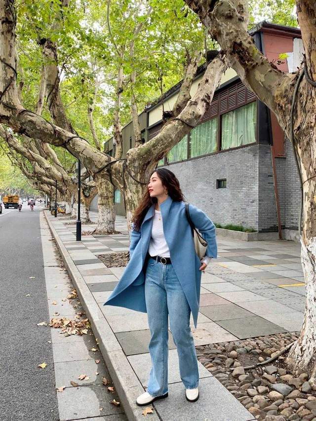 大衣|不止黑白灰经典,今冬更流行雾霾蓝大衣,时髦又百搭,太经典了