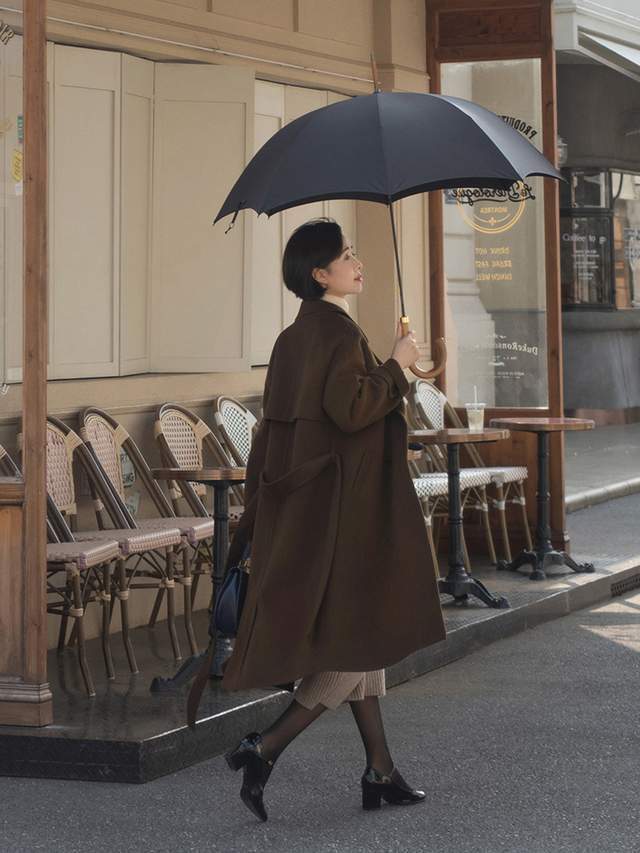 针织衫 优雅与身材无关,气质女人更适合“大衣+针织衫”,冬季穿刚刚好