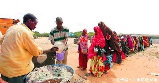 非洲人连饭都吃不上,为啥不去种地?看地上长得是什么就能明白了