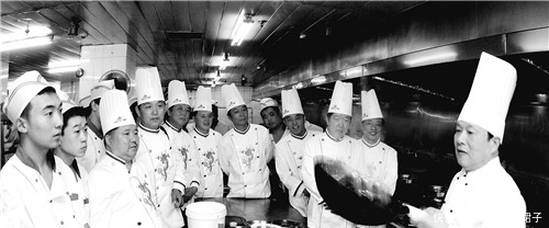 “天津三绝”之首狗不理包子,已经有162年历史,为何卖不动了?