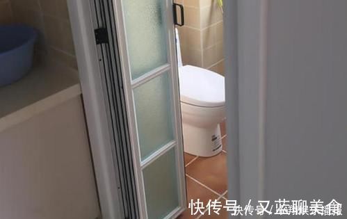 推拉门|卫生间万万不要装平开门,聪明人都懂用这种门代替,实用又好看