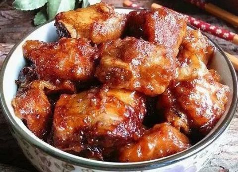 家味美食五花肉炒肝,酱焖排骨,小炒鸡块,蒜香炸排骨的做法