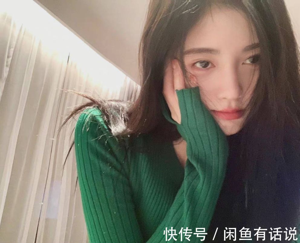 流行 2022年长春花蓝是流行色?女星们却集体穿上了绿色,一个比一个美