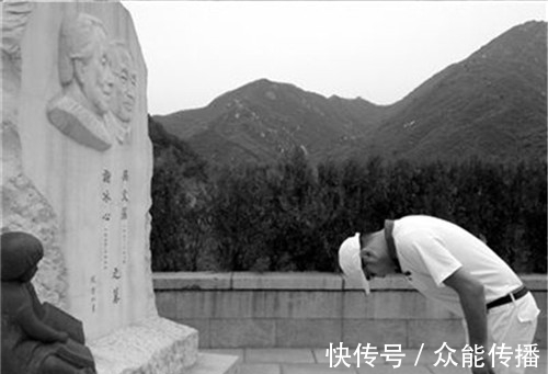 墓碑#冰心做错了什么?为何孙子要在她墓碑上泼红漆,写上“枉为人表”