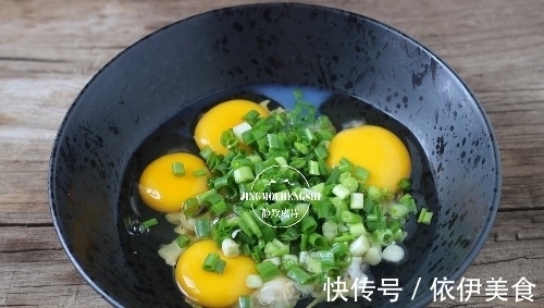 花蛤|夏天,鸡蛋换个炒法,又香又鲜,口感丰富,比番茄炒蛋还好吃