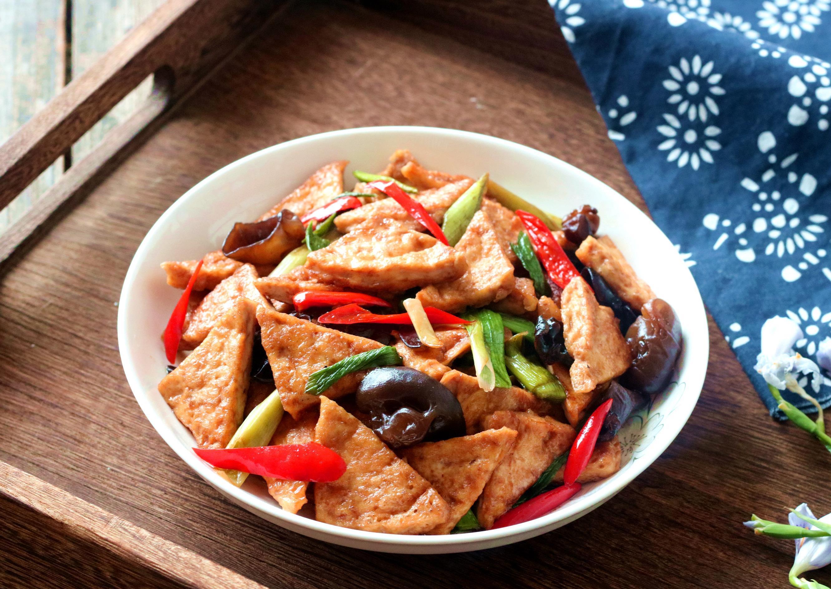 三角豆腐|煎豆腐有技巧，学会一个小动作，豆腐不碎不粘锅，营养又好吃