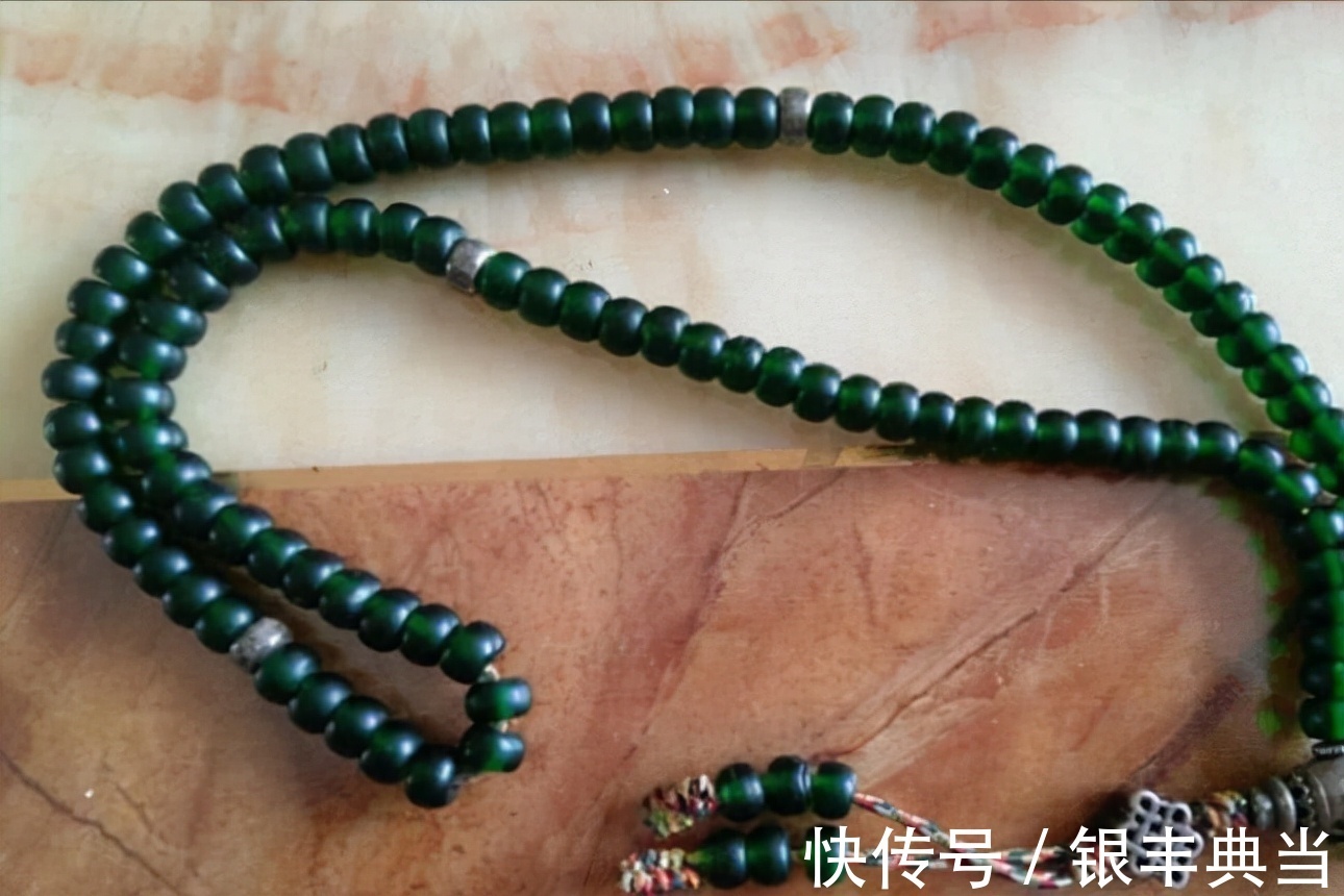 典当行 两张图,告诉你真假玛瑙的区别到底是什么?