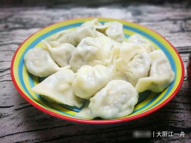 调白菜肉馅饺子，白菜用盐杀水是大错！教你饭店做法，好吃又解馋