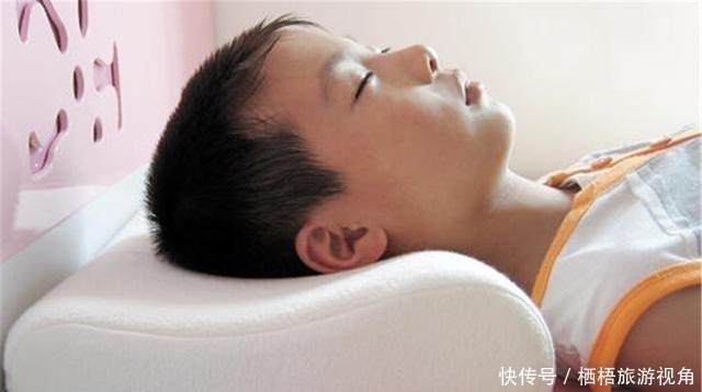 预防颈椎病|“睡枕头”和“不睡枕头”的孩子,长大后到底差别在哪里
