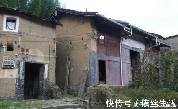 俗语|“盖西不盖东,家中无老翁”,有何意?东边房屋很重要吗?