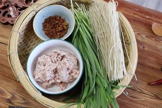  过年蒸包子馒头，和面时多加一样，蒸好后又白又松软，味道还香