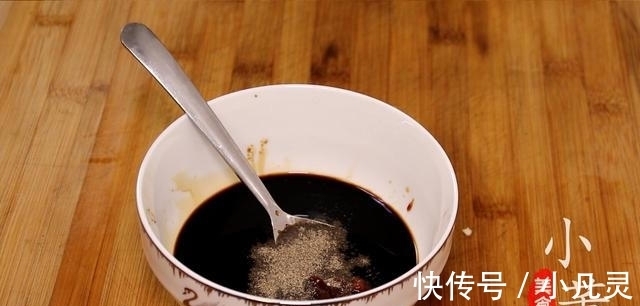 红辣椒|火遍大街小巷的黄焖鸡,教你家常做法,鲜嫩美味,配米饭吃真过瘾