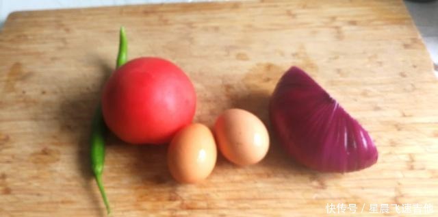  1个西红柿半个洋葱，教你8分钟搞定早餐饼，比披萨好吃，孩子都爱