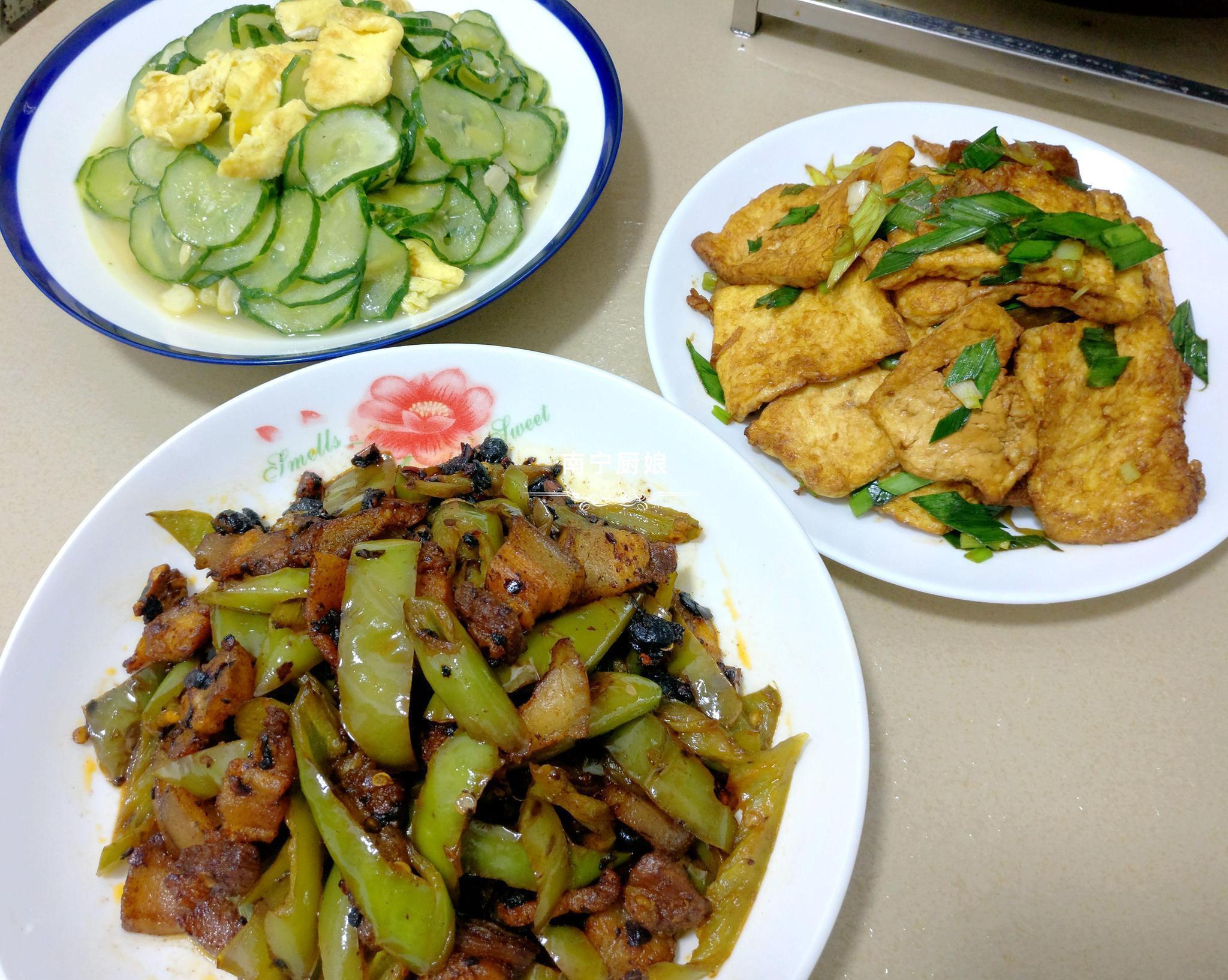 青椒|晚餐做了3道家常菜,花了20块钱,家人都吃嗨了,一锅饭都干掉了