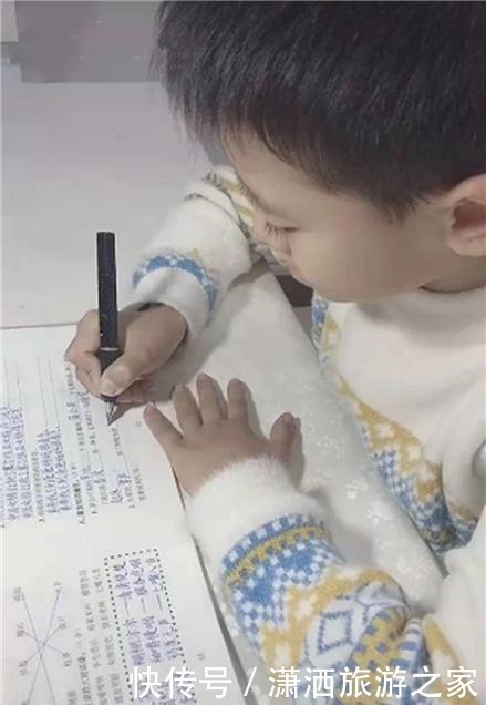 老师|9岁男孩写字像是印刷体,老师称不忍心打叉,网友王羲之再世
