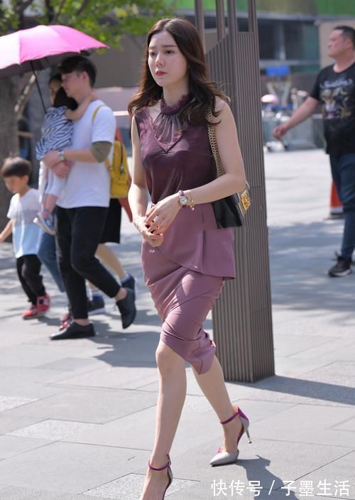 裙型 时尚精致的短裙装扮,它的美受到了气质女生的青睐
