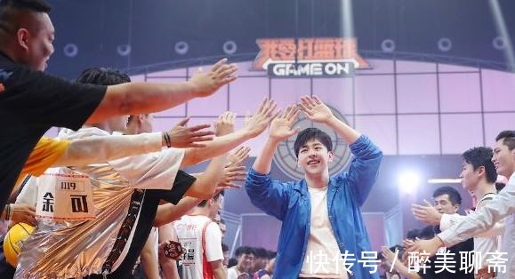 搞笑|《我要打籃球》首播受好評(píng)，李易峰變節(jié)目活寶，鄧倫稱拍戲無(wú)聊