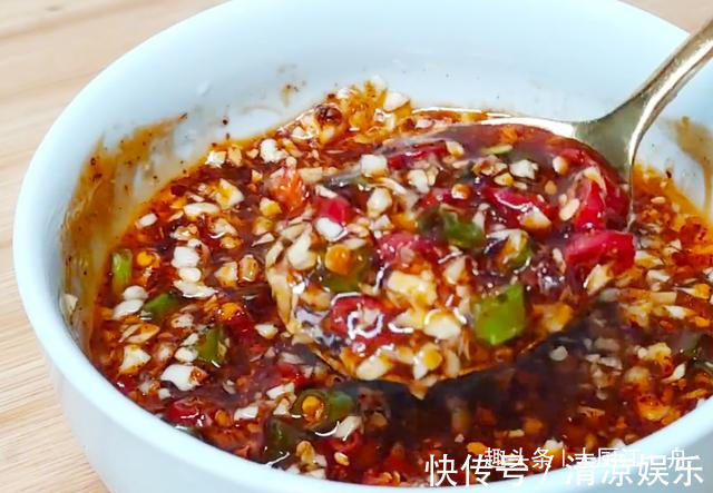 原来凉粉的做法这么简单,只要掌握好比例与做法,新手也能学会